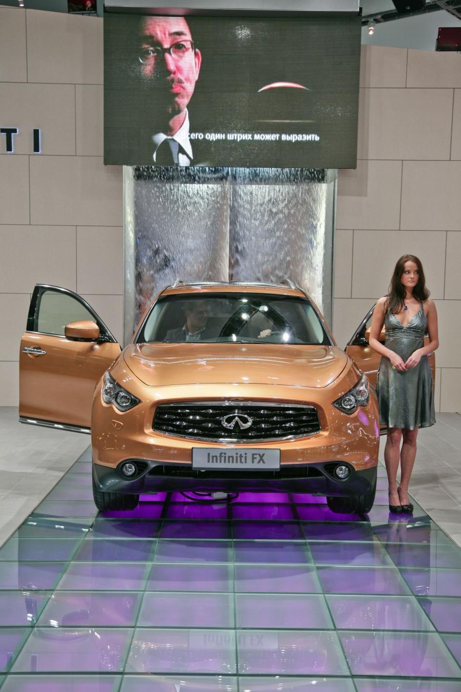  Infiniti FX50 2009 года  (фото 16 из 110)